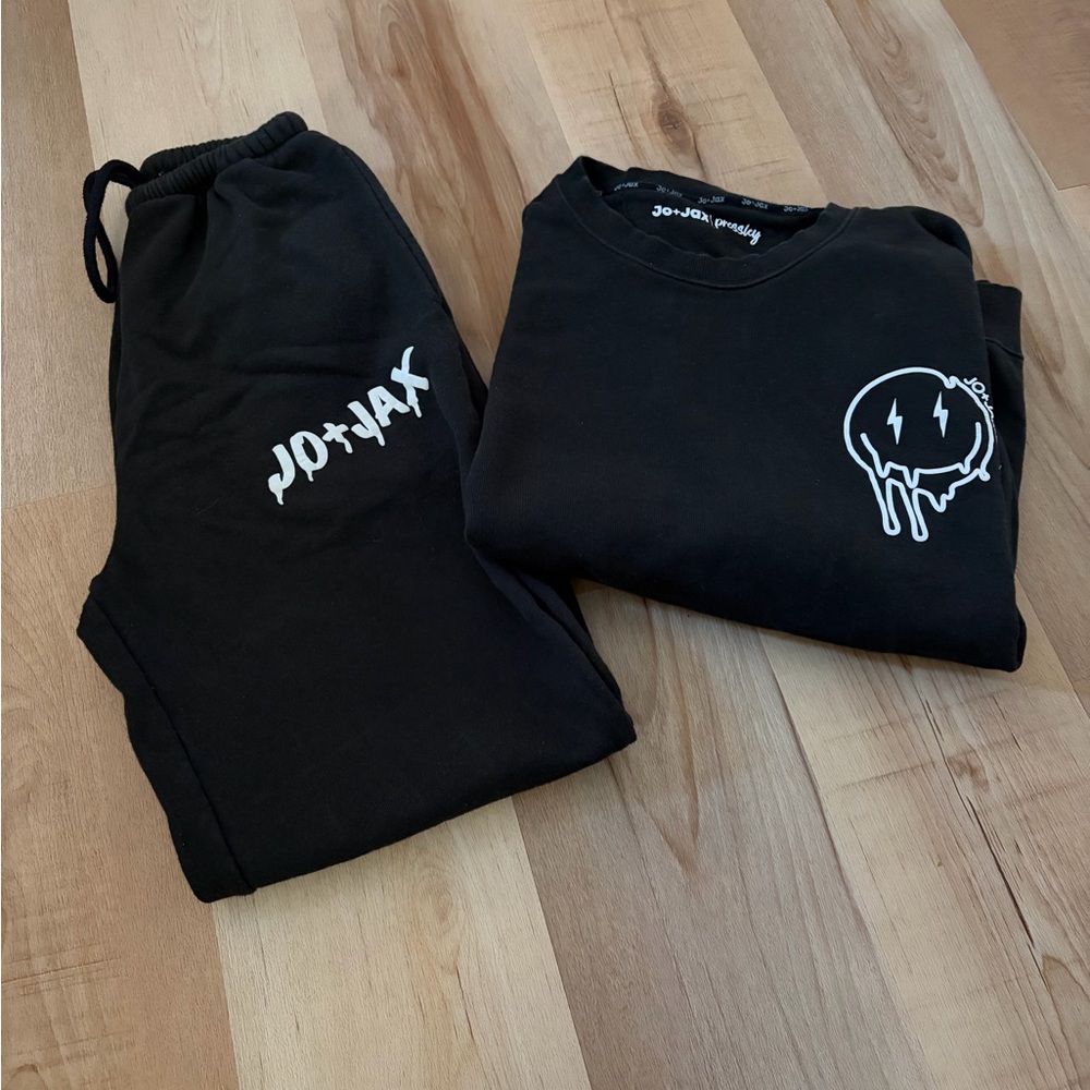Jo+Jax Black Sweatshirt and Joggers Set.  Sweatshirt adult small pants adult xs